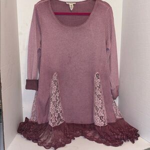 INDIGO THREAD CO. MAUVE COLOR WAFFLE-KNIT TUNIC BLOUSE TIERED HEM
LACE ACCENTS